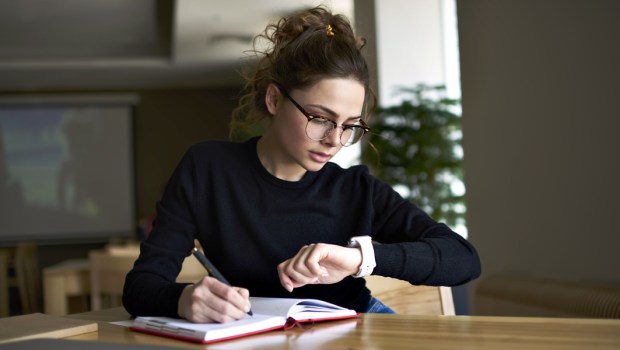 WOMAN,WORKING