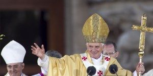 Zakaj je odstopil Benedikt XVI.? Mu je žal, da se je tako odločil?