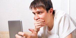 Spletna pornografija vse večji problem že pri otrocih