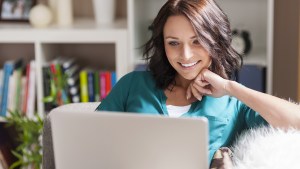 WOMAN ON COMPUTER