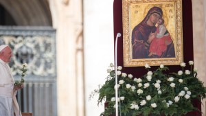 POPE PRAYING VIRGIN