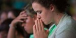 YOUNG,WOMAN,PRAYING