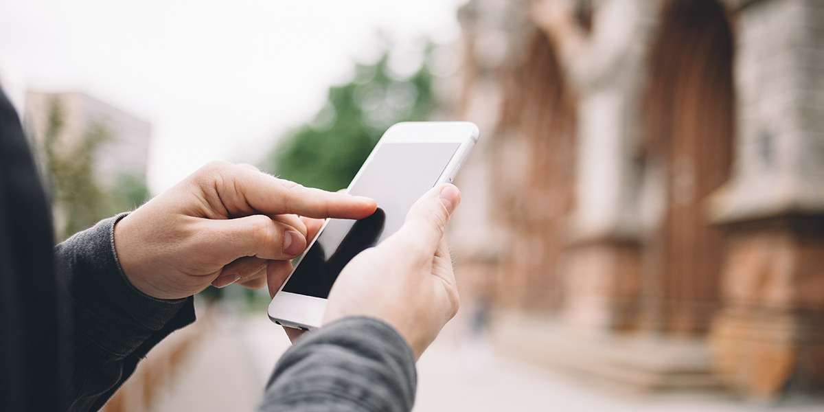 POLACY O UŻYWANIU TELEFONU W KOŚCIELE