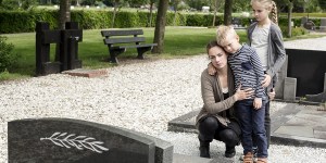 Naj nam ne bo nerodno moliti na pokopališču