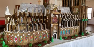 Meden poklon pariški Notre Dame