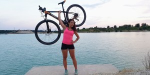 S kolesom je obiskala več kot 1000 slovenskih jezer, &#8220;spotoma&#8221; pa uresničila še svoje otroške sanje