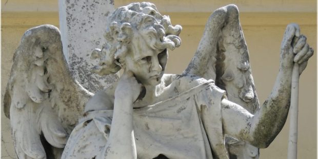 Invocare il nostro angelo fa avvertire più vicina la sua protezione. La pratica dei "martedì" è raccomandata dalla Chiesa.