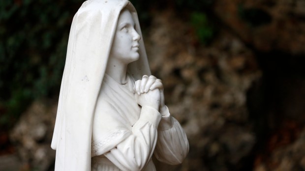 Statue de Sainte Bernadette Soubirous