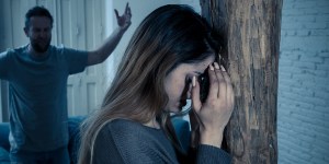 O teh 6 dejstvih bi moral razmisliti vsak, ki je priča nasilni zvezi