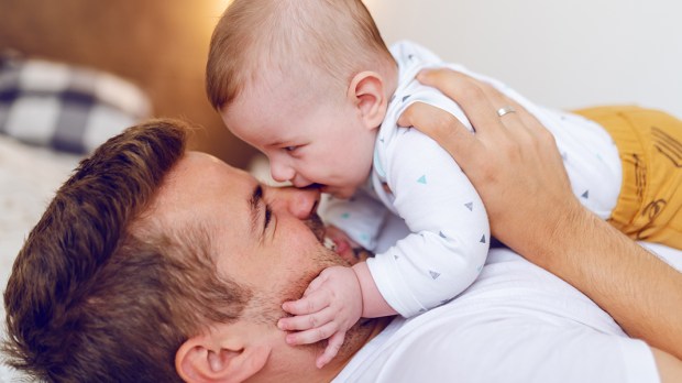 WEB3;MAN;FATHER;CHILD;BABY;DepositPhotos_318606920;KS01