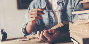 Kot najstnik ni znal brati, pri 22 pa pripravlja doktorat