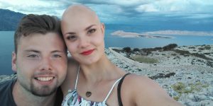 &#8220;Ko izpadanja las nisem več mogla skrivati, me je sestra obrila. To je bilo res grozno&#8221;