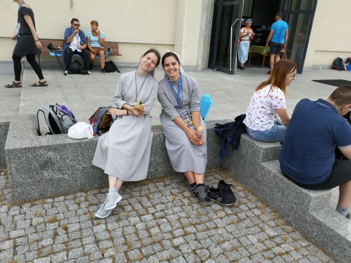 Fotografije mlade redovnice Ane Šuštar