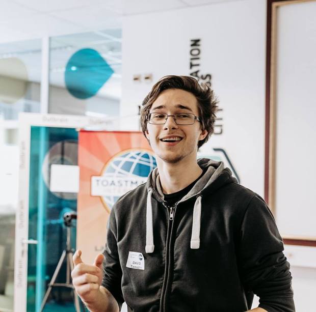 DAVID TOMAŽIN