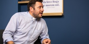 Martin je odgovarjal na nekatera vprašanja, ki mu jih ni postavil še nihče drug