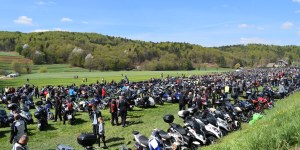 Množica motoristov po dveh letih spet na blagoslovu v Mirni Peči
