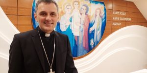 &#8220;Spoznavam, da moram postati bližji ljudem, bolj preprost, pristen, sočuten&#8221;