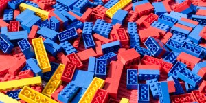 Kako je izumitelj lego kock s trdno vero premagoval življenjske ovire