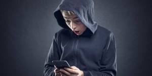 Pozor: velika verjetnost je, da je vaš najstnik že prišel v stik s pornografijo