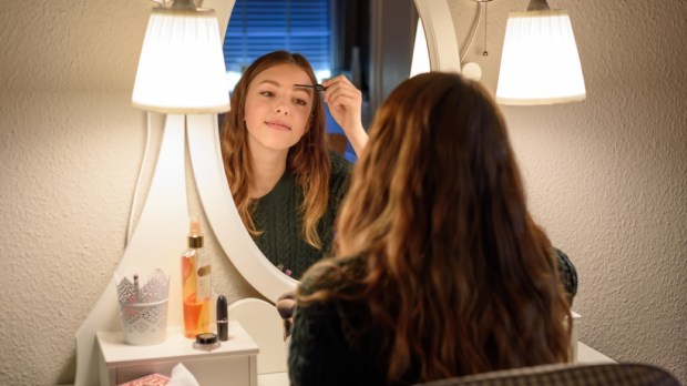 young girl doing make up