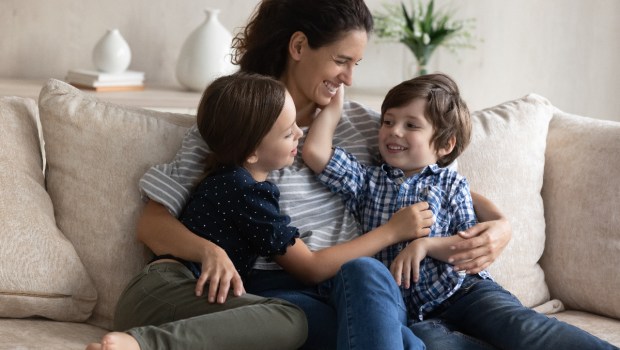 mom-children-talk