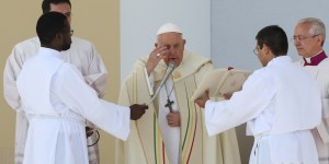 Papež med sveto mašo na Svetovnem dnevu mladih: “Ne moremo biti žareči, če se postavljamo v središče”