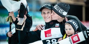 Peter Prevc zmago ganljivo proslavil v družbi žene in sinov
