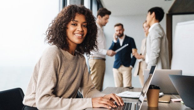 business-career-professional-woman-office-men-