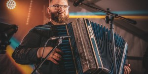 Poskočni muzikant Martin Juhart: &#8220;V sebi vedno nosim občutek miru&#8221;