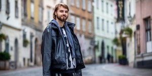 Mladi umetnik z vztrajnostjo in ustvarjalnostjo premaguje številne ovire: &#8220;Vse se da&#8221;